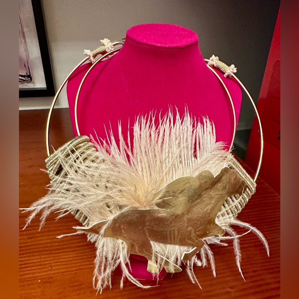 judith march kentucky derby horse feather necklace